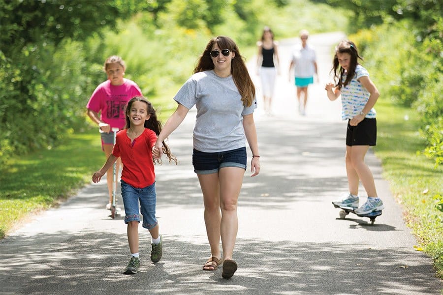 Young kids walking on the Pumpkinvine Trail